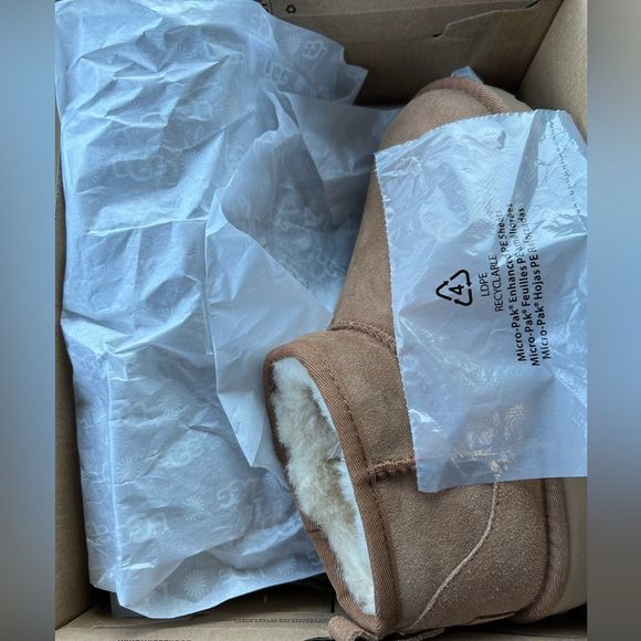 NWT UGG Classic Ultra Mini Chestnut Boots Women's Size 6 - Picture 7 of 16